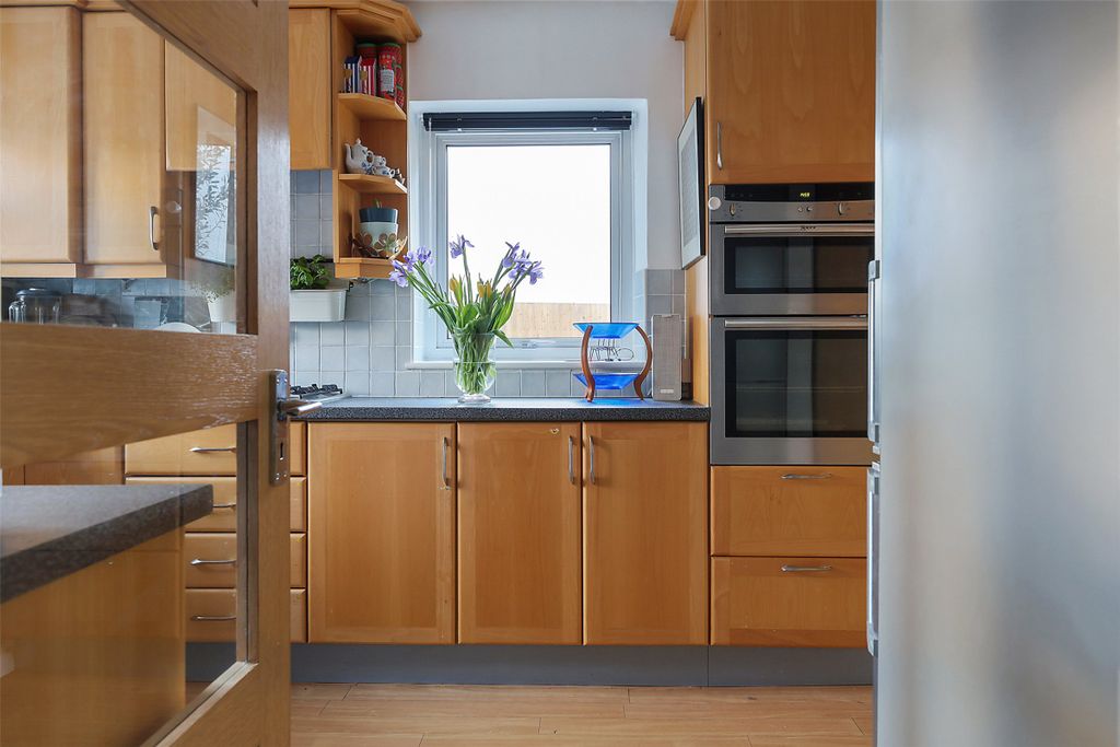 Property photo 2 of 17 Kitchen 2