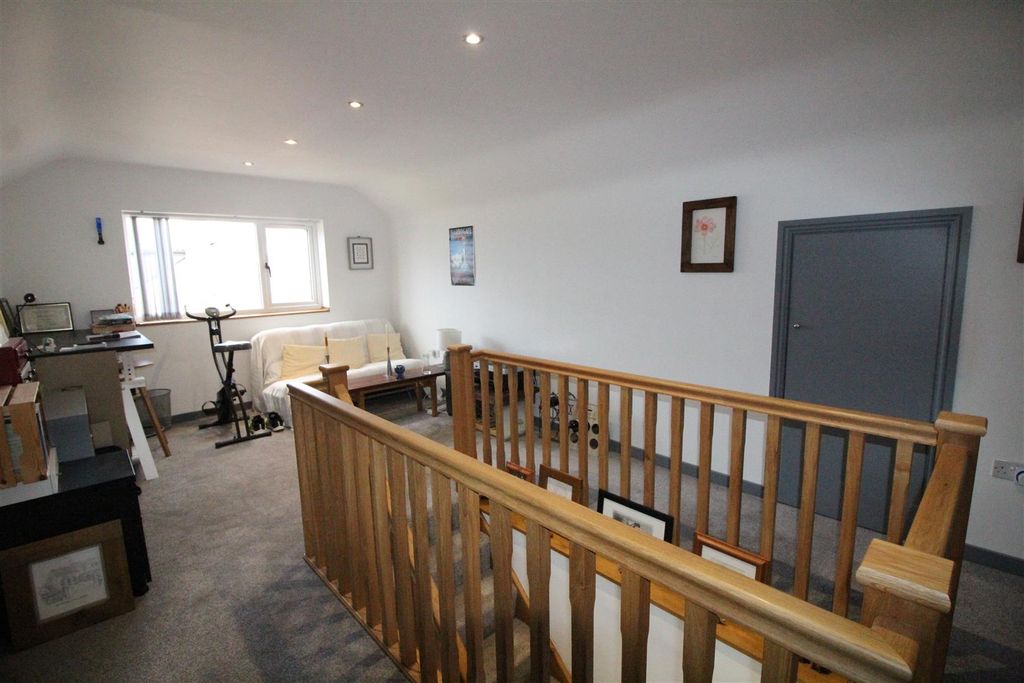 Additional image 19 of 2 bed semi-detached bungalow for saleHarewood Avenue, Heckmondwike WF16