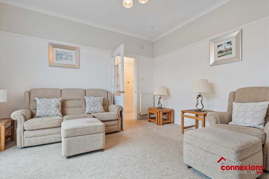 Property photo 3 of 29 Lounge (2)