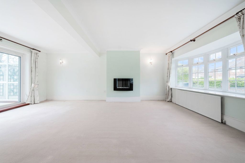 Property photo 3 of 19