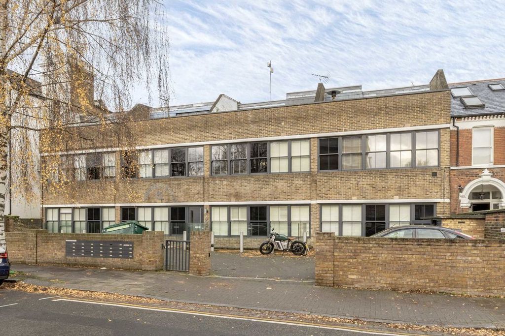 Property photo 1 of 6