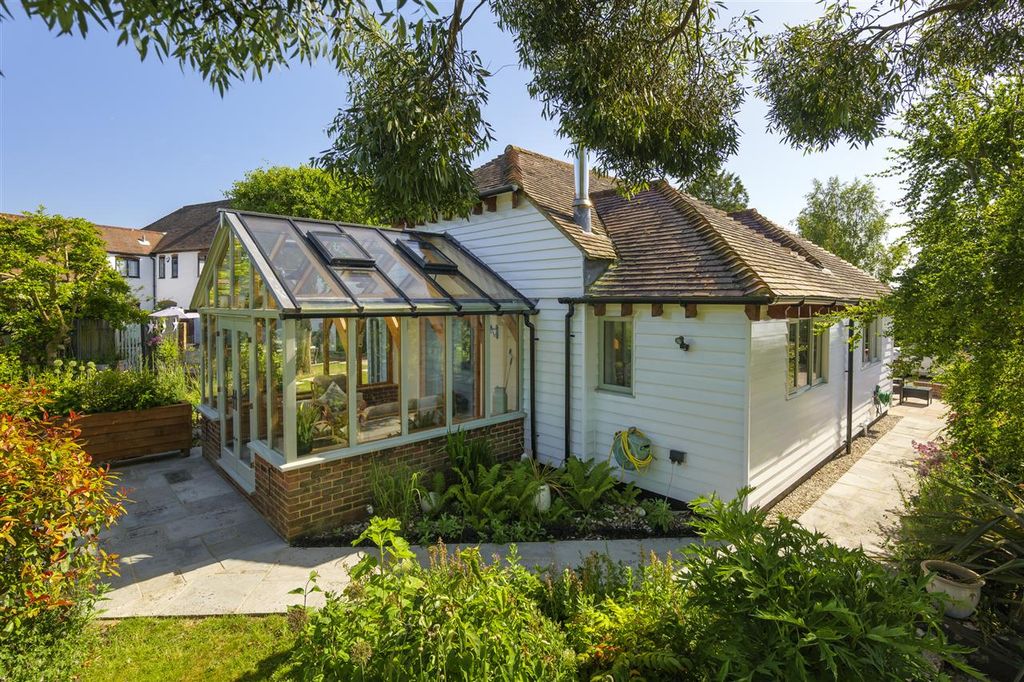 Property photo 3 of 31