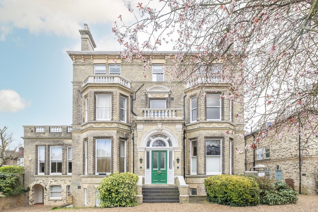 Property photo 1 of 12