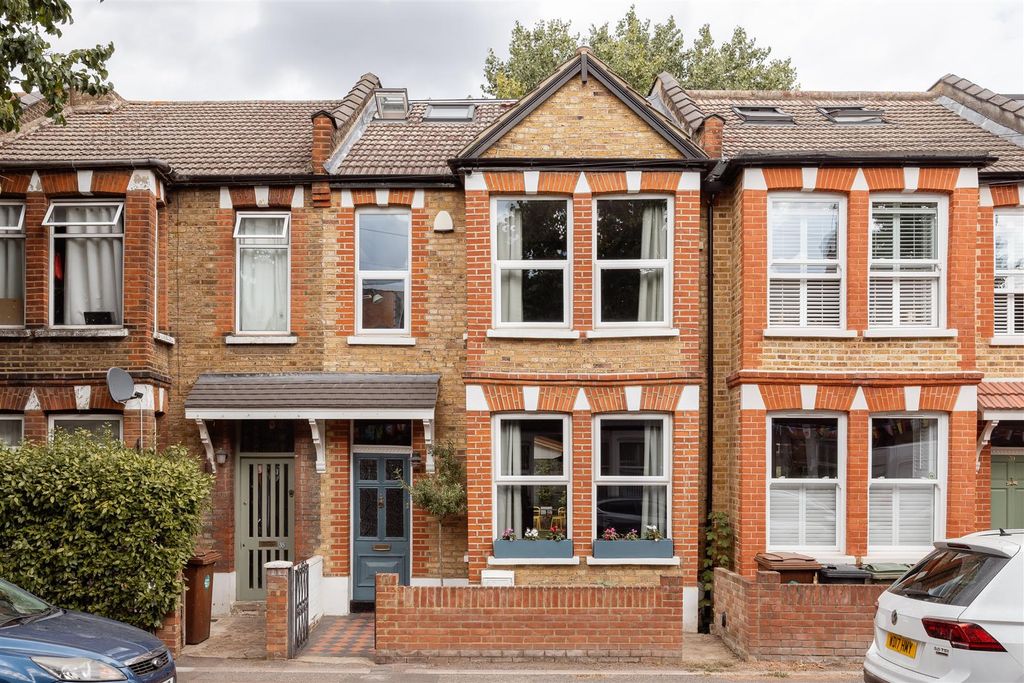 Property photo 1 of 45 37 Cassiobury Road, E17