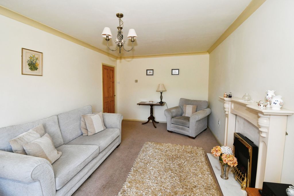 Property photo 3 of 12 Lounge