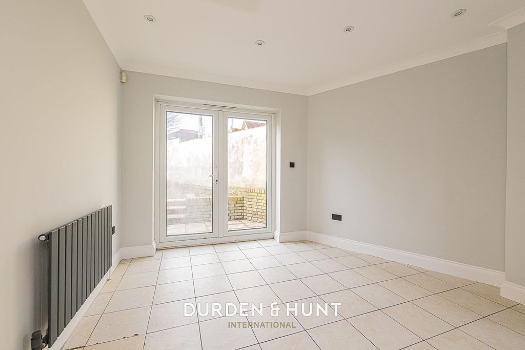 Property photo 2 of 13 Theydon-11.Jpg