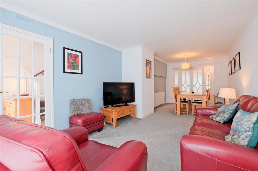 Property photo 2 of 21 Lounge