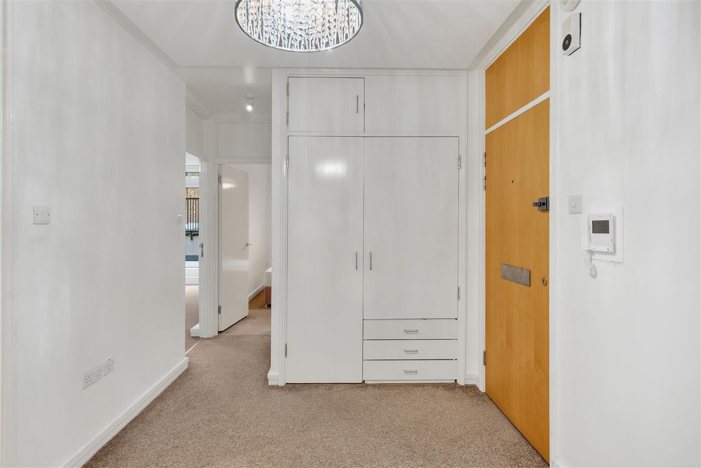 Property photo 3 of 27