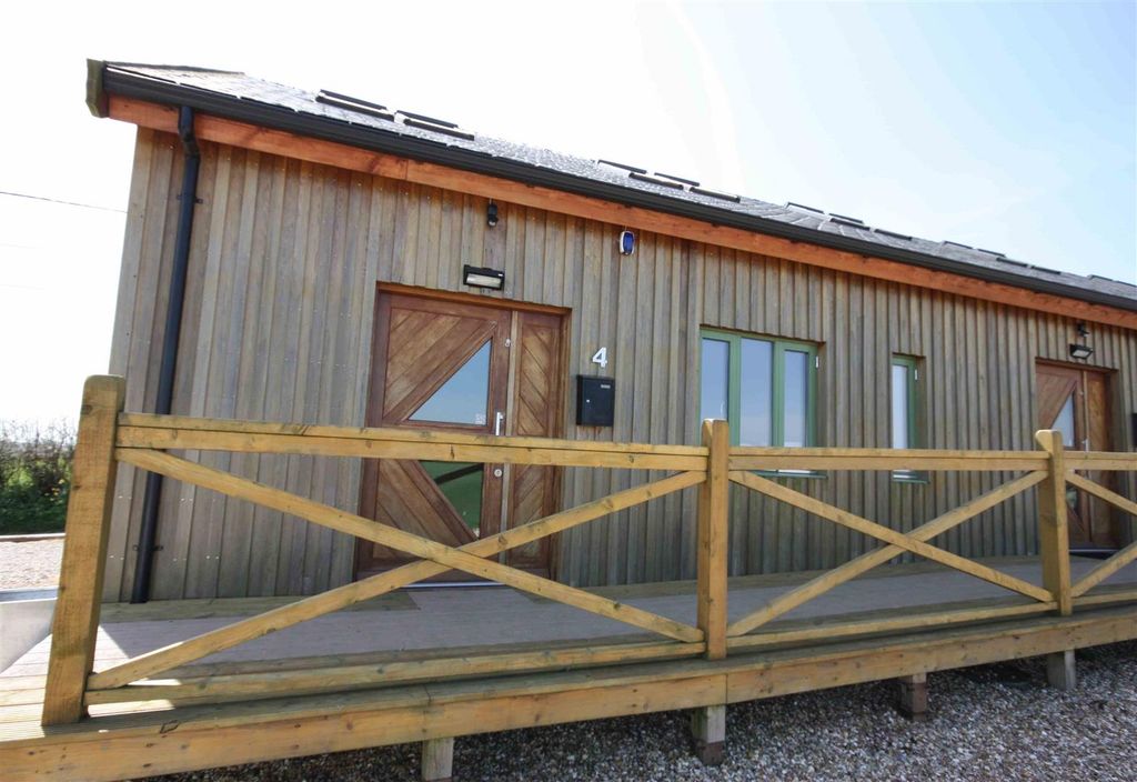 Property photo 1 of 12 Barnes_Croft_Unit_4