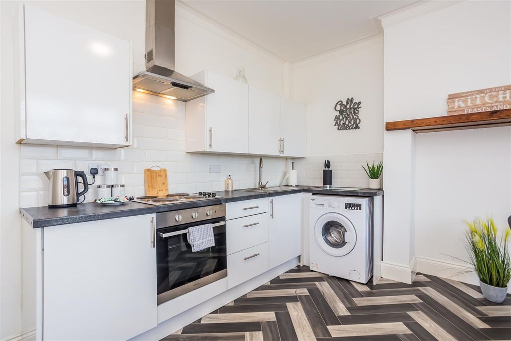 Property photo 3 of 14 Kitchen/Diner