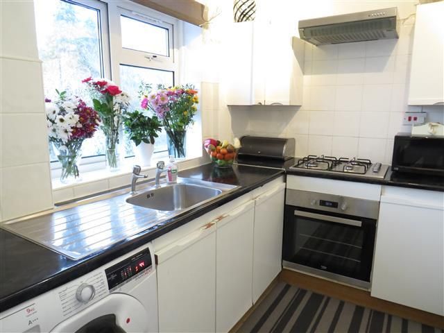 Property photo 2 of 11 Kitchen
