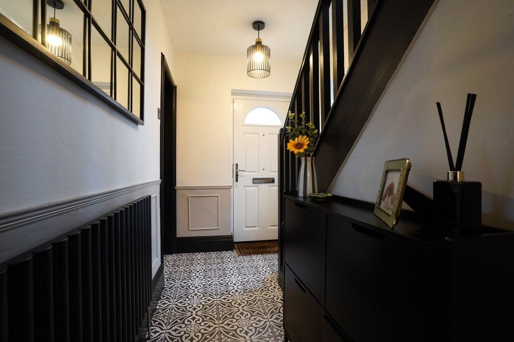 Property photo 2 of 20 Picture No. 12