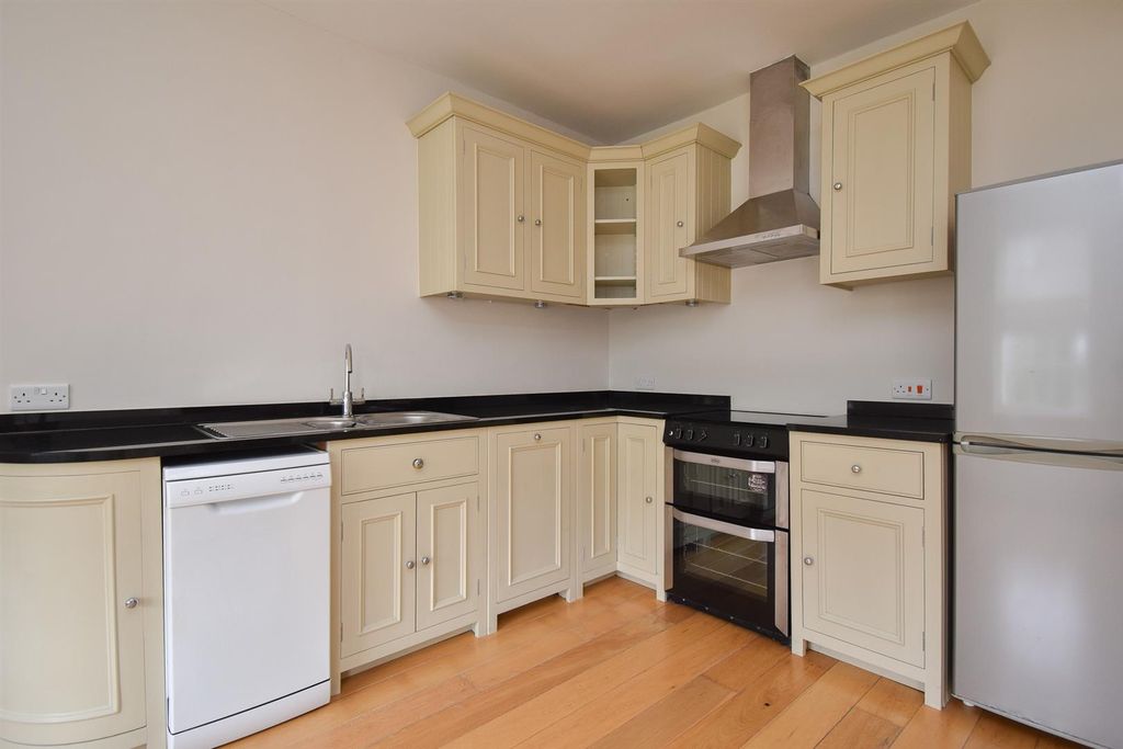 Property photo 3 of 9 Kitchen