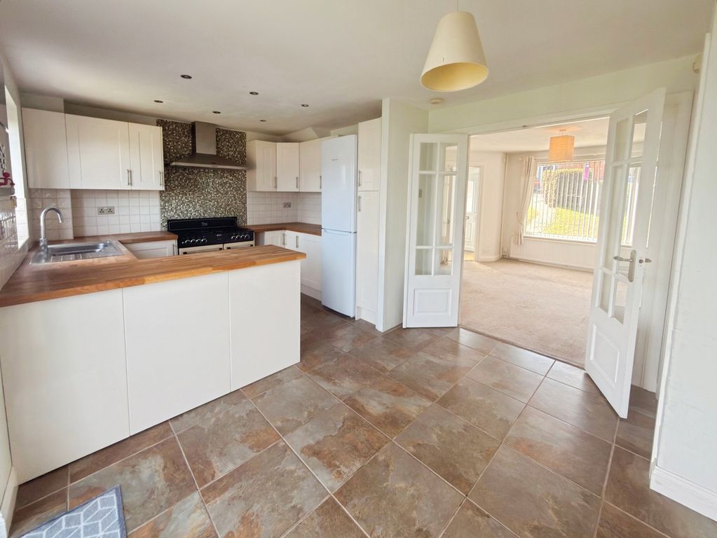 Property photo 3 of 12 Kitchen / Diner