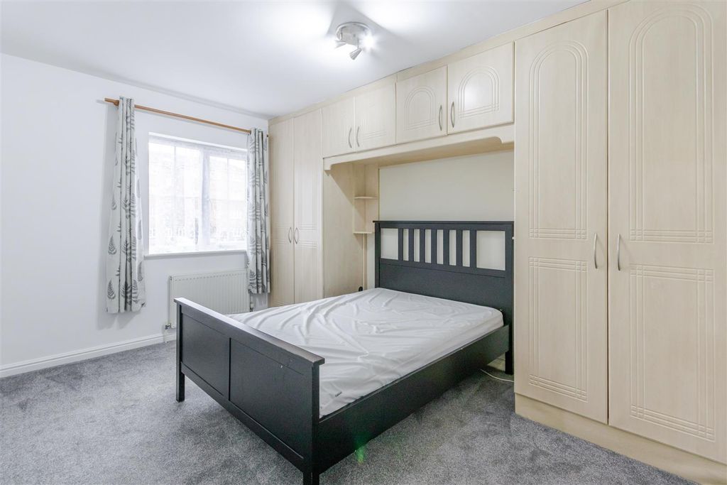 Property photo 3 of 19 Bedroom 1.Jpg