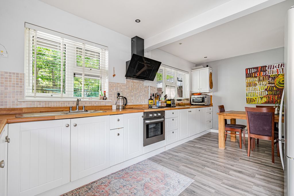 Property photo 2 of 17 1582993
