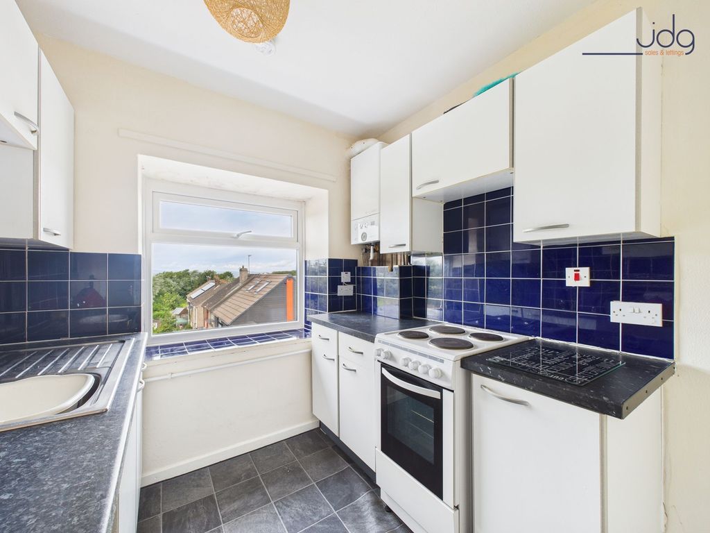 Property photo 3 of 6 Fitted Kitchen