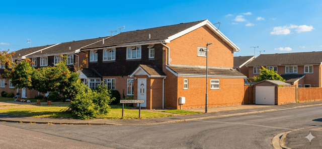 Property photo 1 of 7 3 Bed Semi-Detached House For Sale Furrow Way, Maidenhead Sl6