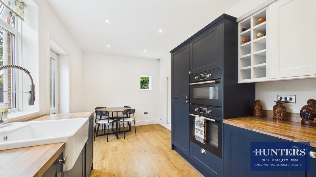 Property photo 3 of 19 Kitchen/Dining Room