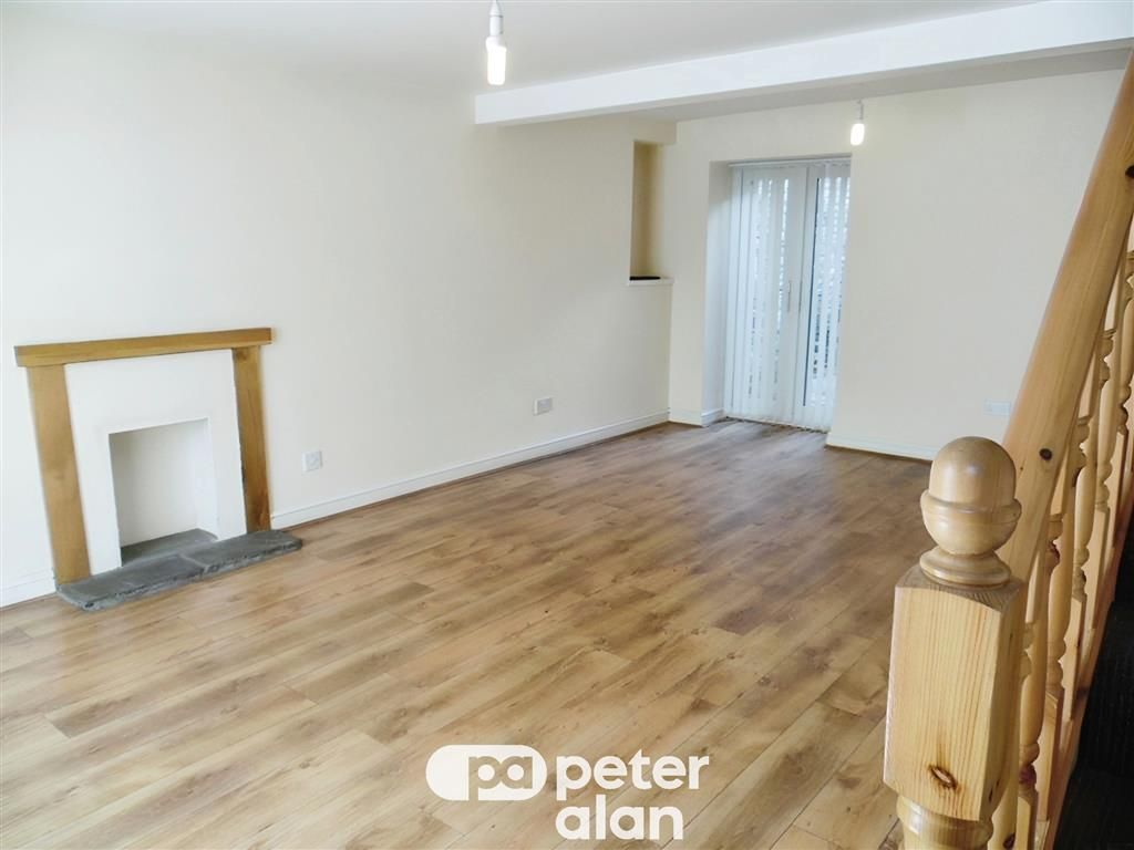 Property photo 2 of 9 Bedroom