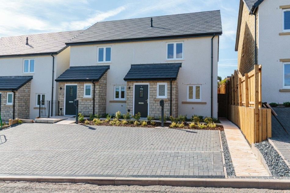 Property photo 2 of 25