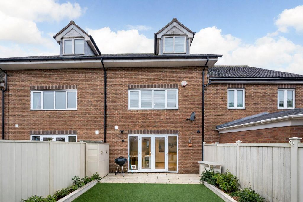 Property photo 2 of 16 Garden