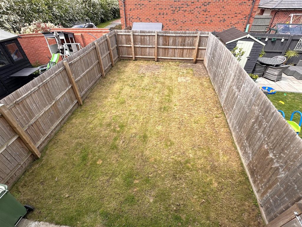 Property photo 3 of 21 Generous Rear Garden 950