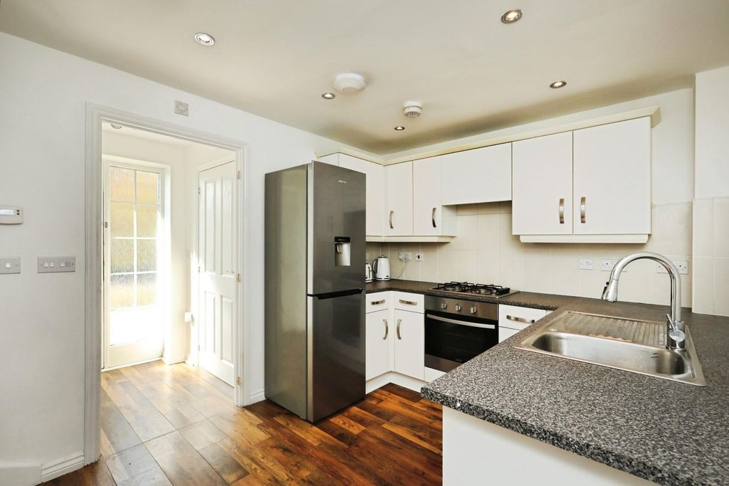 Property photo 3 of 13 Kitchen