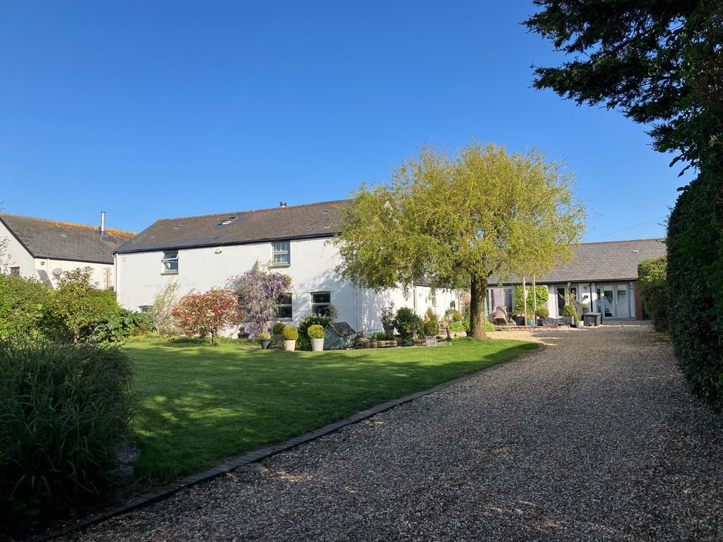 Property photo 1 of 33