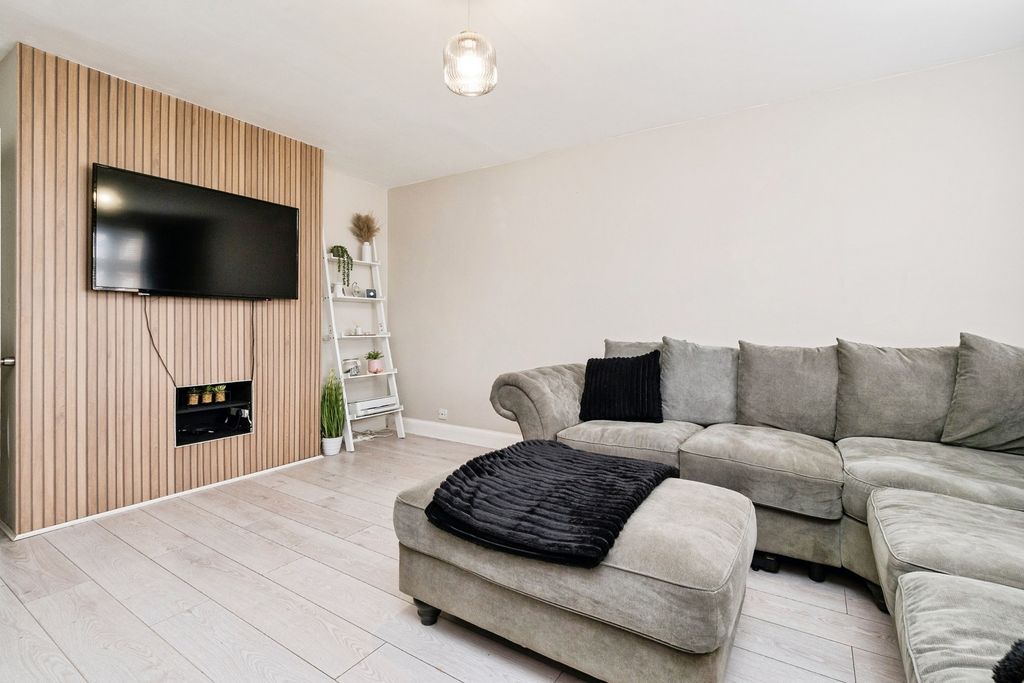 Property photo 2 of 23 Pbox-Img.Jpg