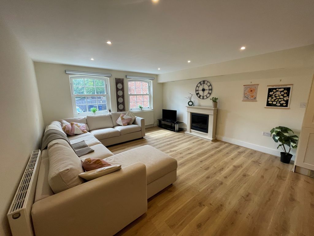 Property photo 3 of 10 Living Room