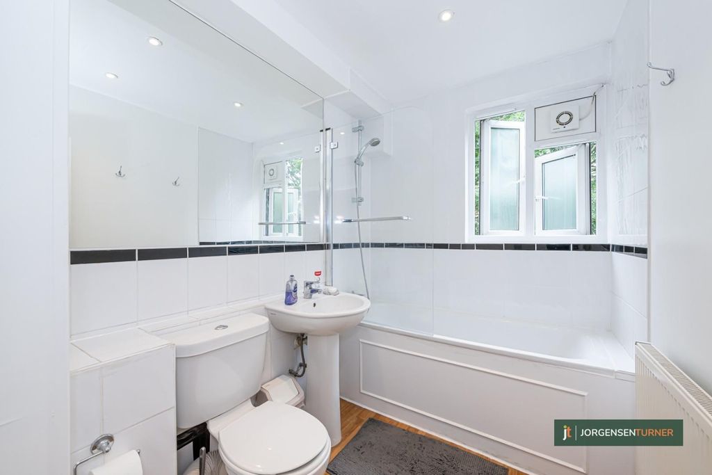 Property photo 1 of 7 Bathroom .Jpg