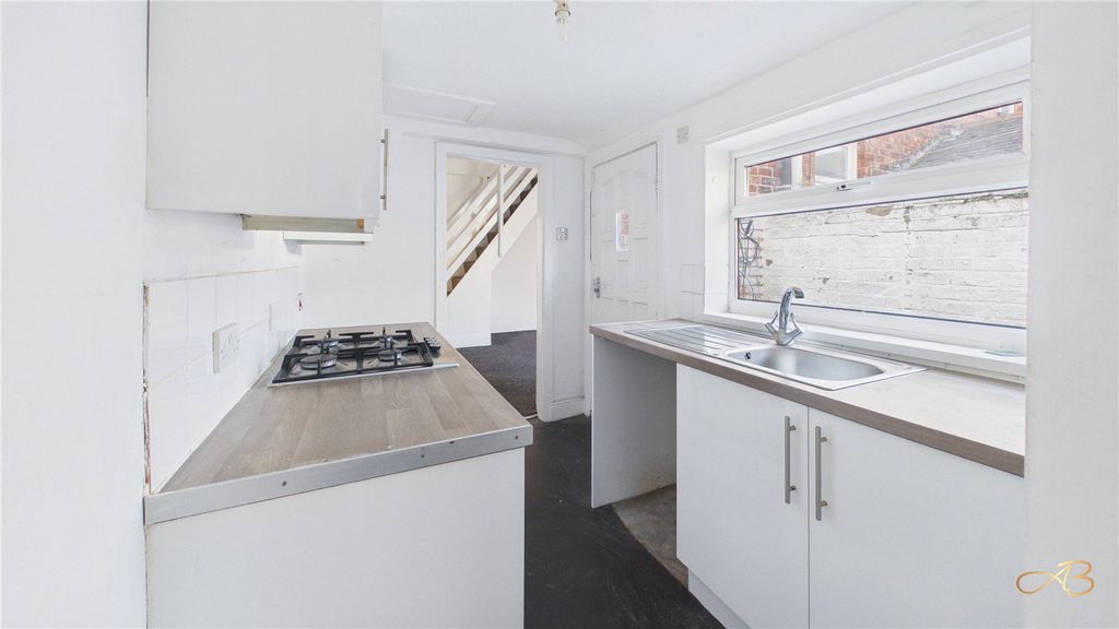 Property photo 3 of 10 Picture No. 12