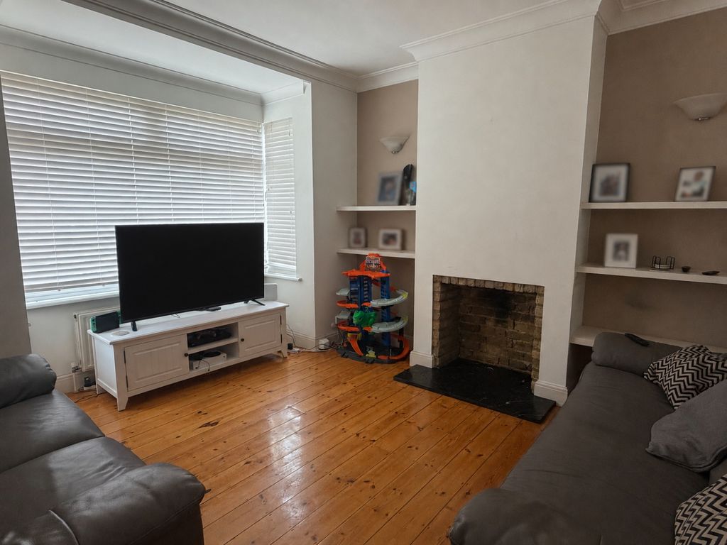 Property photo 2 of 13 5523371