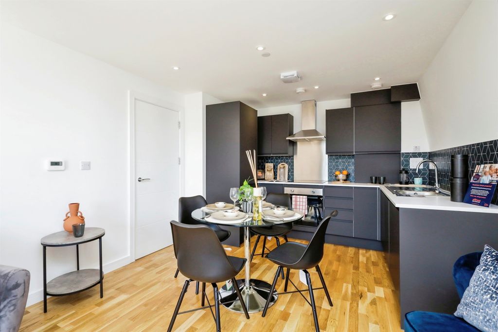 Property photo 3 of 7