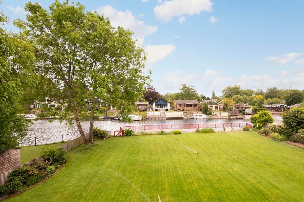 Property photo 2 of 32