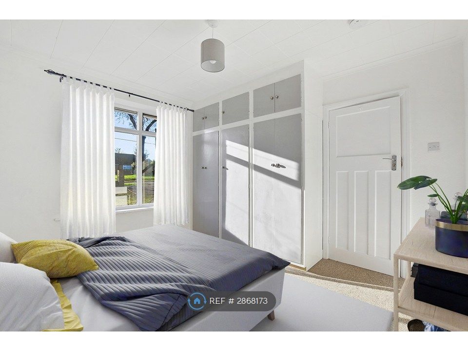 Property photo 3 of 10 Master Bedroom