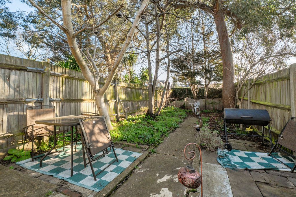 Property photo 2 of 9 Picture No. 11