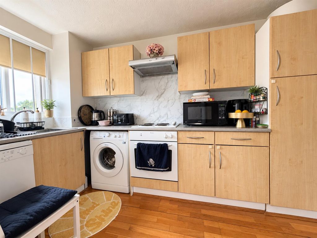 Property photo 3 of 6 Kitchen.Jpg