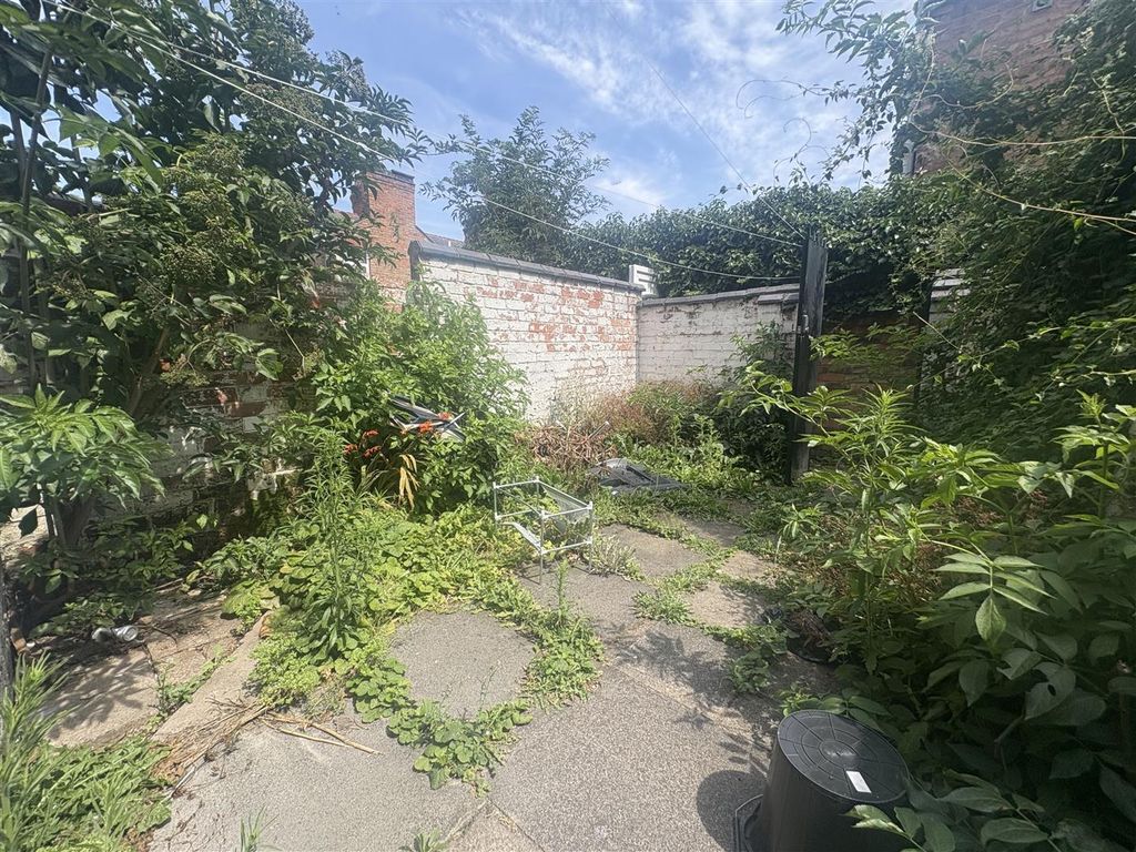 Property photo 2 of 6 Garden