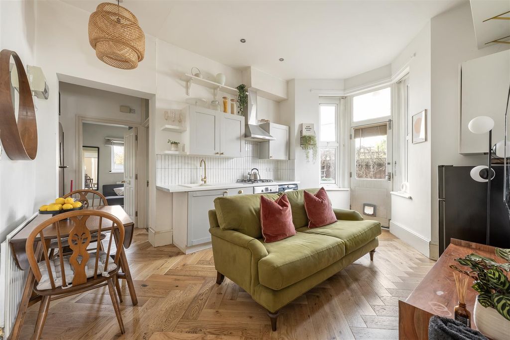 Property photo 3 of 23 Handsworth Avenue, E4