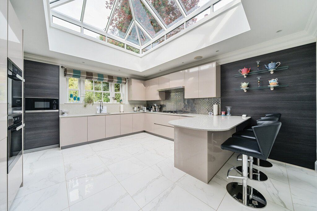 Property photo 3 of 13 Kitchen