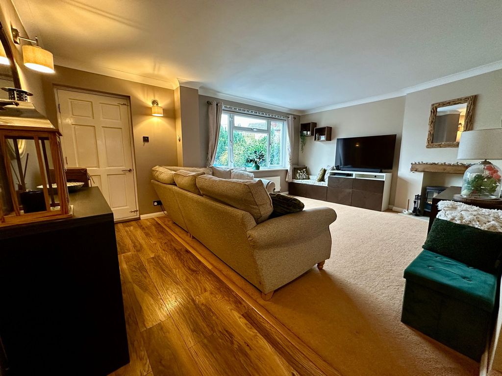 Property photo 2 of 19 Lounge