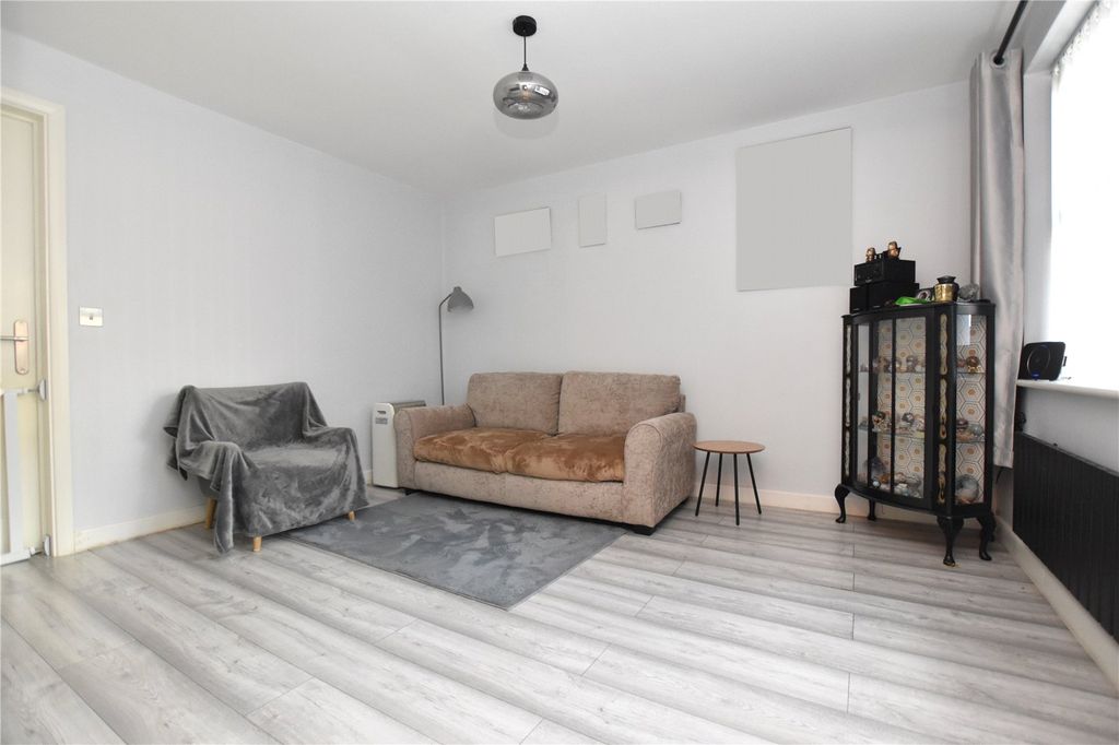 Property photo 2 of 17 Picture No. 18