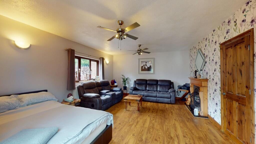 Property photo 3 of 35