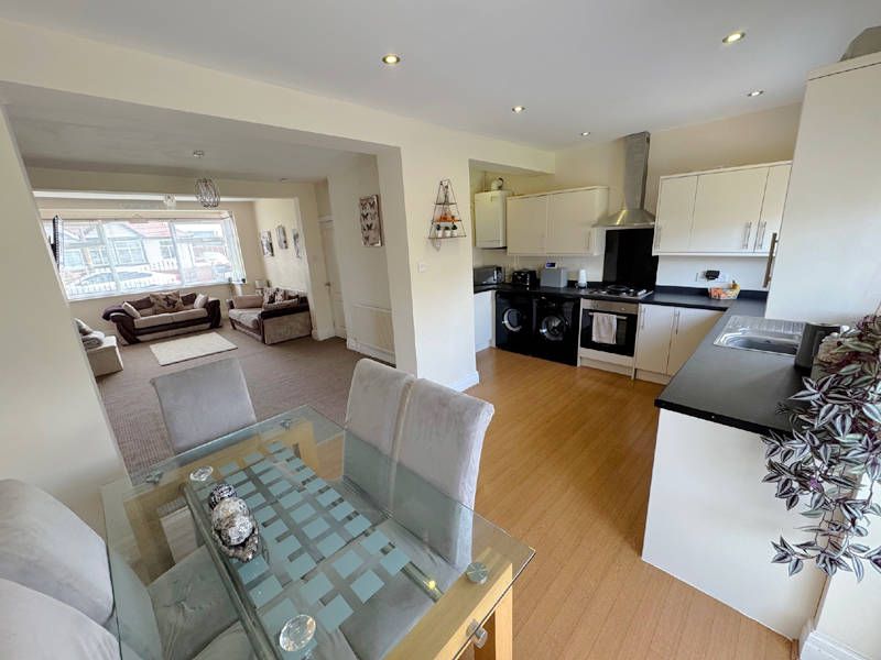 Property photo 3 of 23 Kitchen