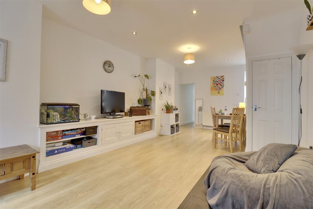 Property photo 2 of 14 E1Bd36E9-Cec5-42Be-951B-7EE45Ba58079_1_201_A.Jpeg
