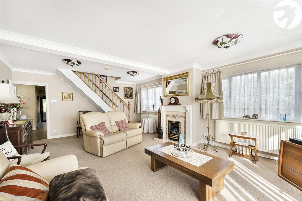 Property photo 3 of 33 Lounge