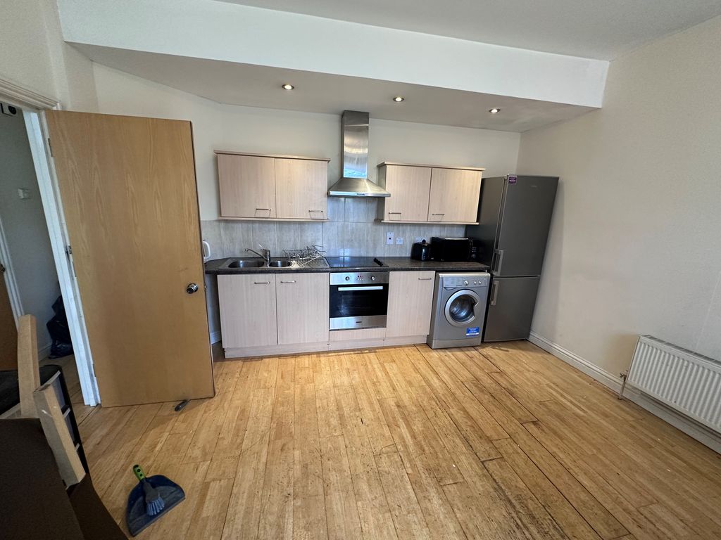 Property photo 3 of 14 Kitchen