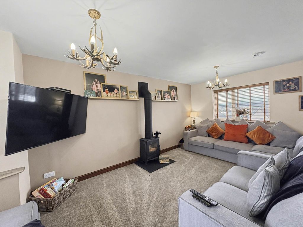 Property photo 3 of 25